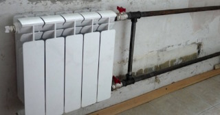 Установка биметаллических радиаторов отопления в квартире в Первоуральске - от 2046 руб.